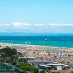 Comfy Seafront With Terrace Appartamento