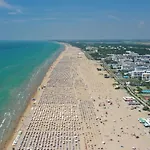 Comfy Seafront With Terrace Appartamento Bibione