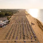Comfy Seafront With Terrace Appartamento Bibione