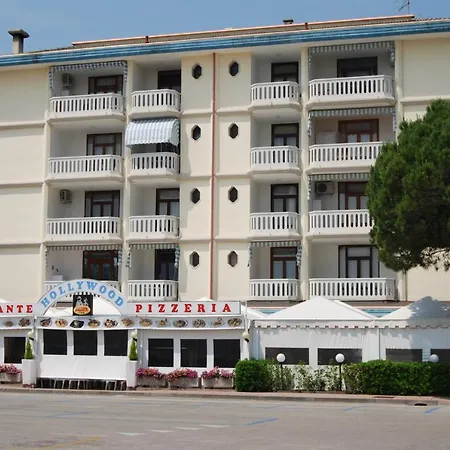 Apartment Comfy Seafront With Terrace